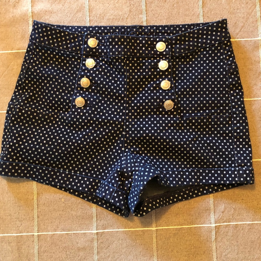 High-waisted polka dot shorts